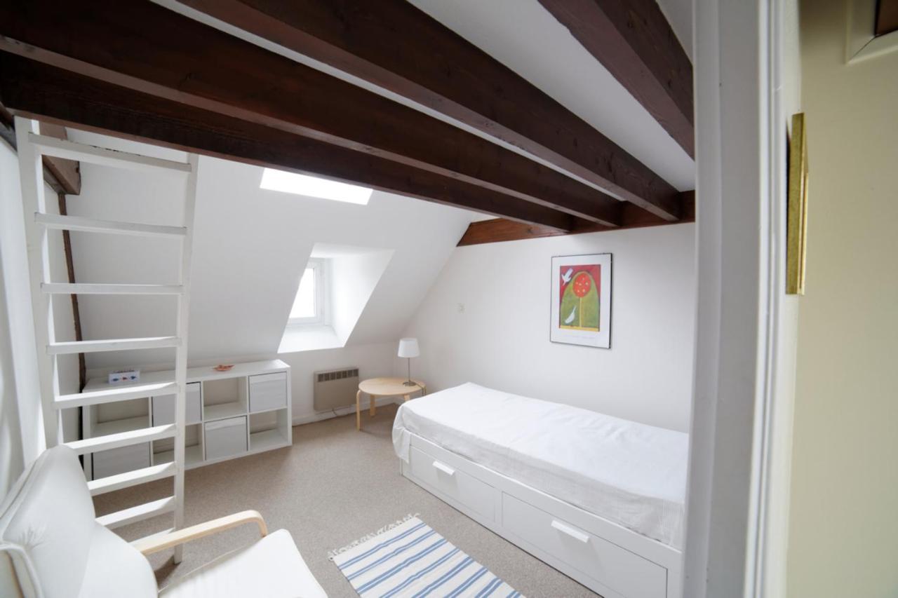 With Mezzanine In The Heart Of * Vannes